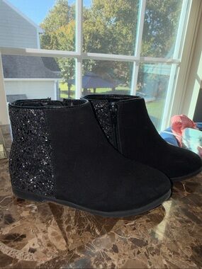 10T girls J. Crew Crewcuts sparkly black ankle boots.